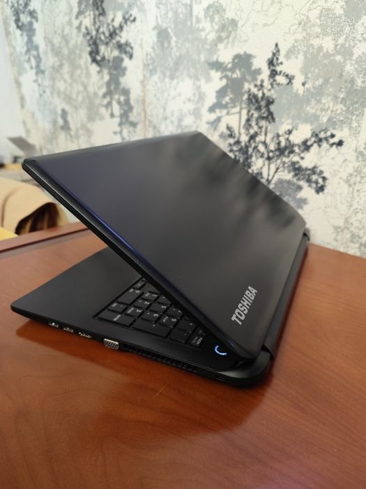 Portátil Toshiba L50 OFERTA de Headphones 

Portátil com:

Windows 1