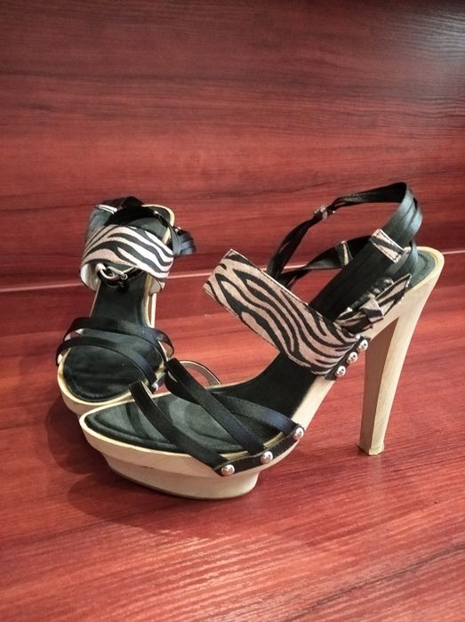 Сандалі жіночі, 39 розмір