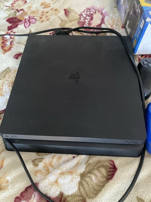 PS 4 slim 1T + 2 джойстика