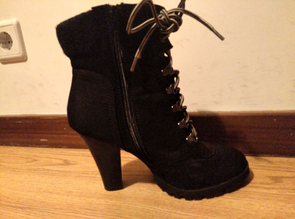 Botins com salto alto Tamanho 40