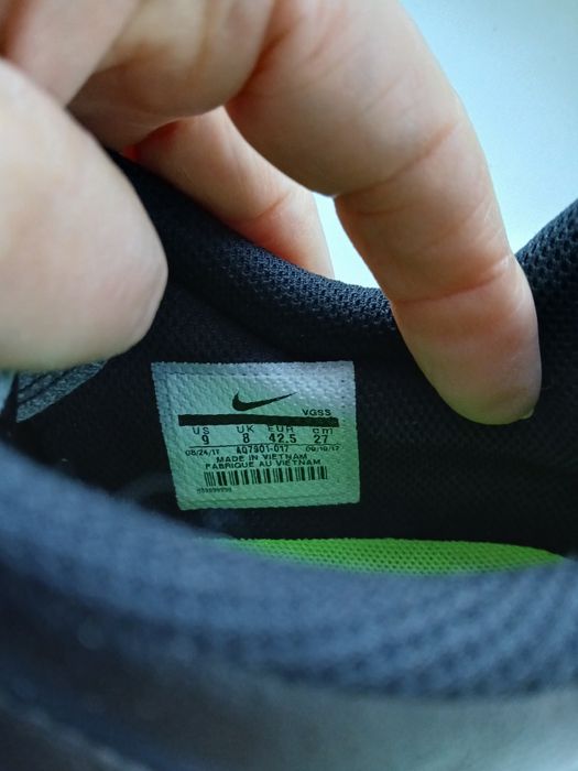 Продам чоловічі футбольні кросівки