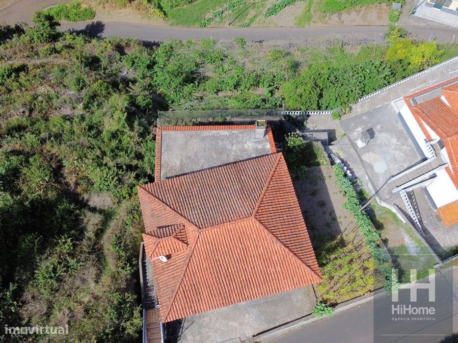 Moradia T5 para Recuperar | Ilha, Santana