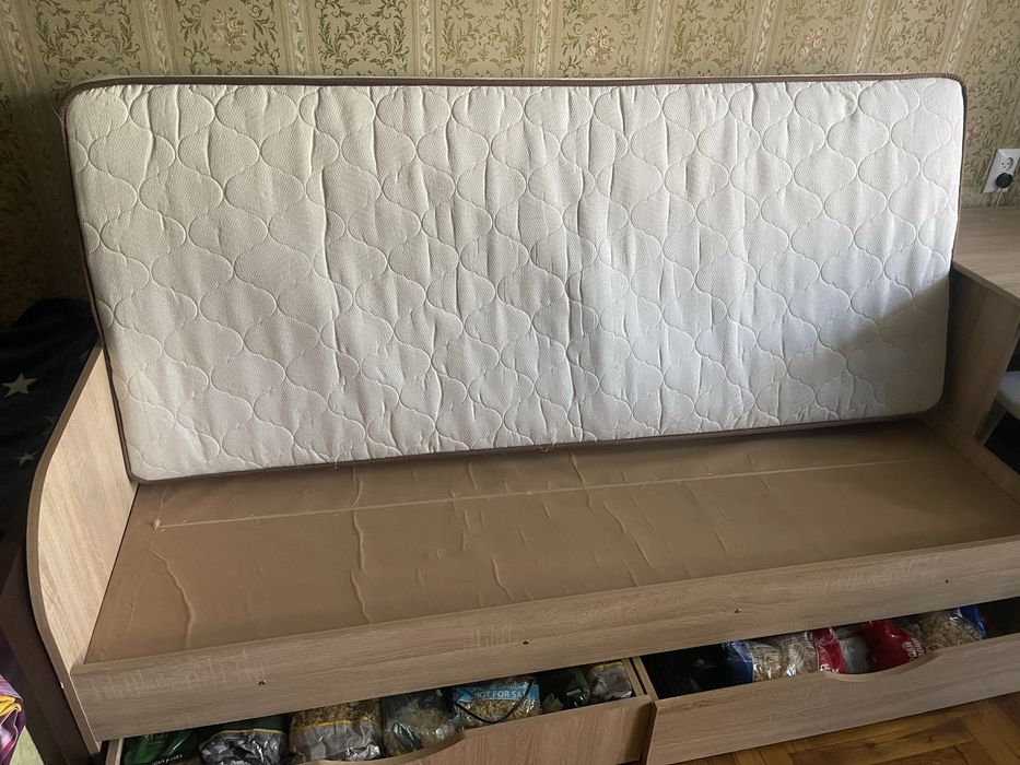 Односпальне ліжко з ортопедичним мартацом