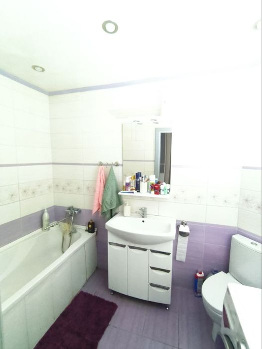 Трьохкімнатна квартира з сучасним ремонтом