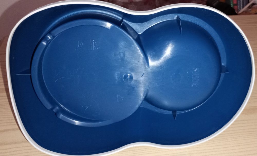 Pojemnik na karmę dla psa lub kota