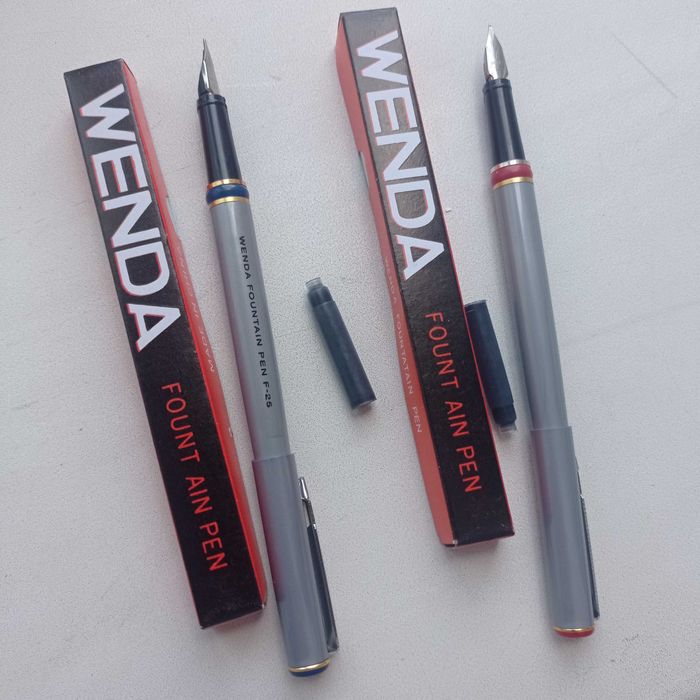 Ручки чорнильні з відкритим ппром.