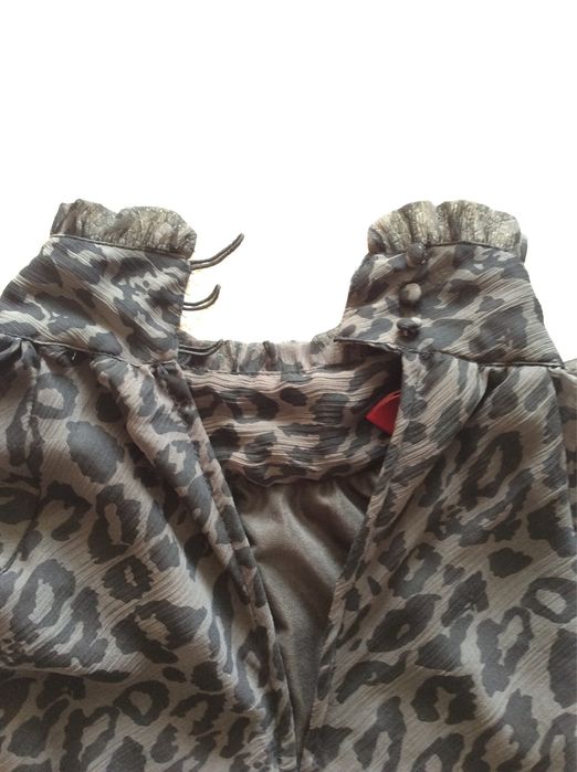 Blusa preta tigrada