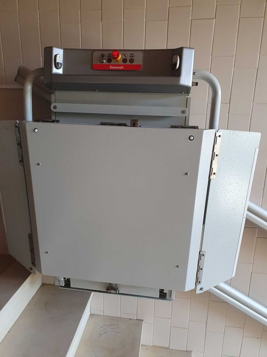 Rampa elevatória para escadas