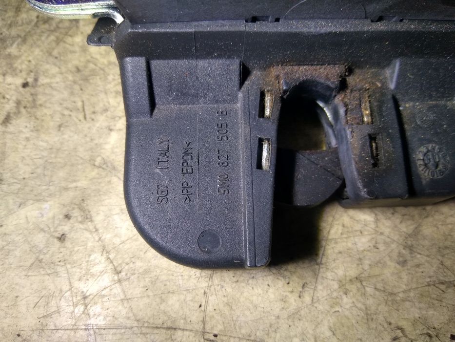 Zamek klapy bagażnika VW Touran golf V V plus passat b6 kombi oryg