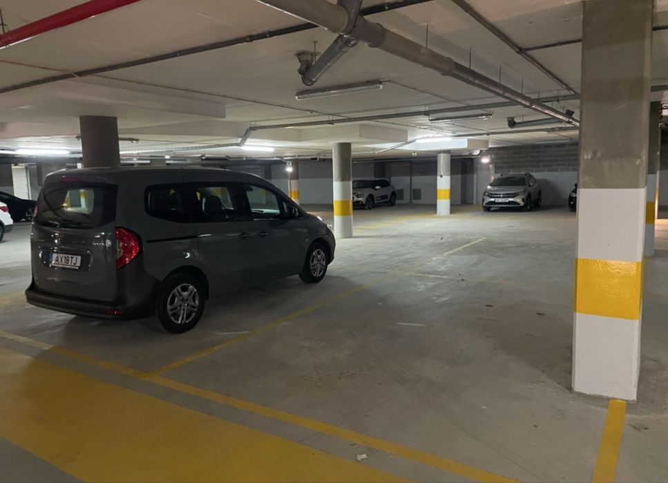 TROFA centro Arrenda-se Lugares de Garagem