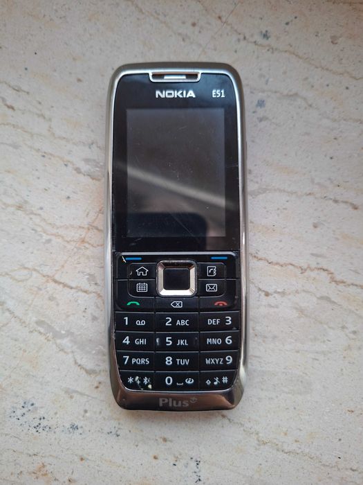 Telefon Nokia E51