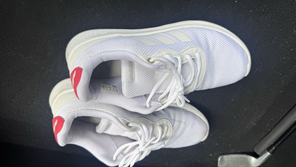 Sapatilhas adidas brancas