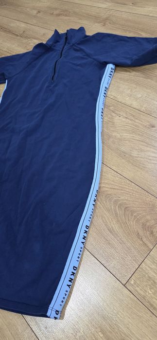 Sportowa sukienka DKNY