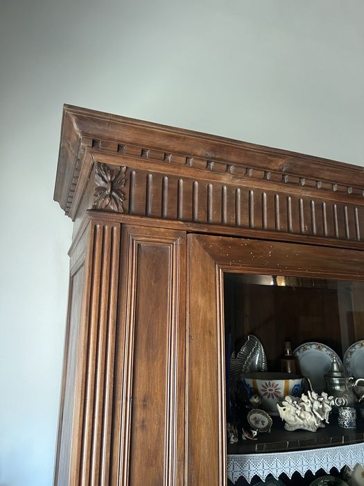 Movel de Sala c/ vitrine com mais de 150 anos