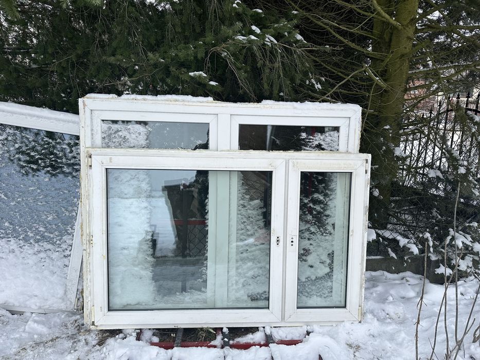 Okna białe. Pcv z moskitiera