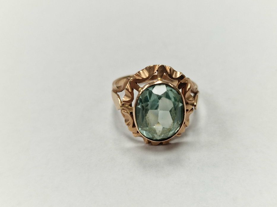 Złoty pierścionek/ 585/ 6.03 gram/ R21/ 1963-86/ Spinel/ Warszawa