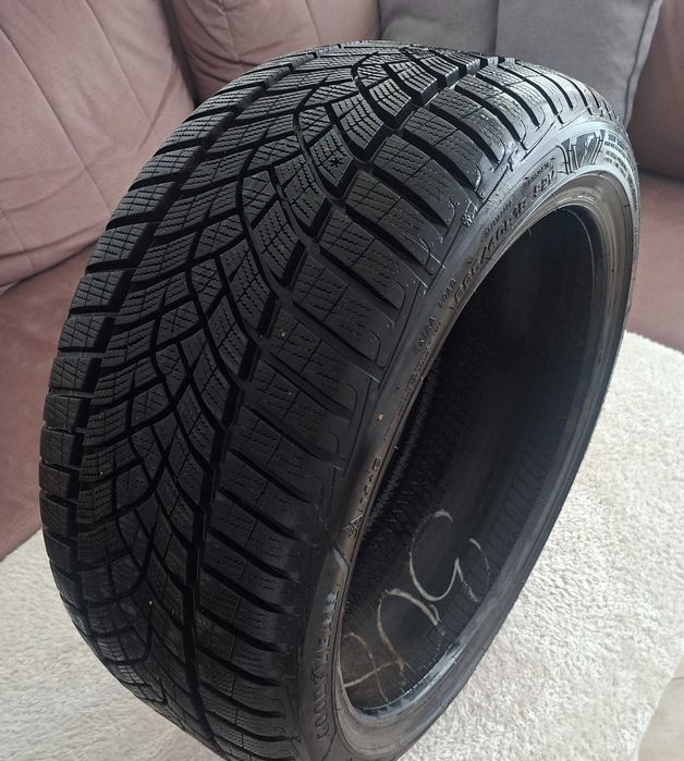 opona zimowa goodyear 225/40r18 92V