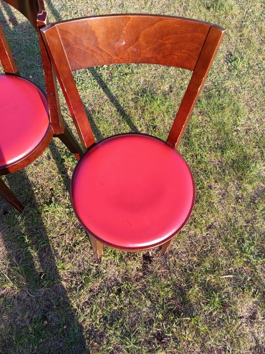 Drewniane masywne krzesła