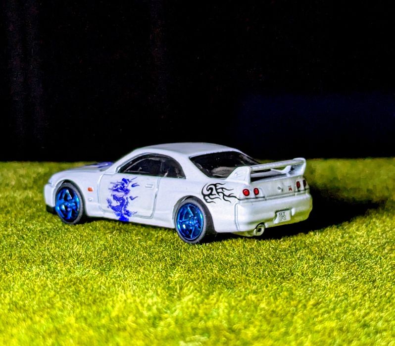 Hot Wheels Nissan Skyline GT-R R33 + Custom Blue Dragon v2