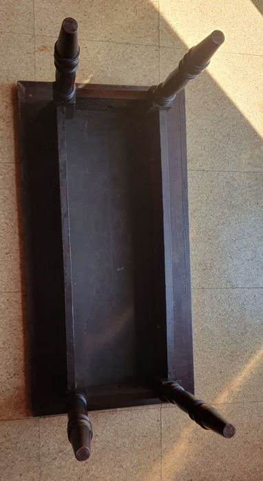 Mesa de Centro / Banco Antigo em Madeira Maciça (Pernas Torneadas)