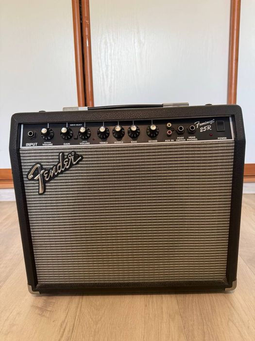 Продам гітарний комбопідсилювач Fender Frontman 25R