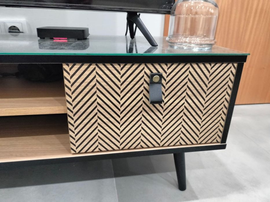 Móvel de TV com Vidro