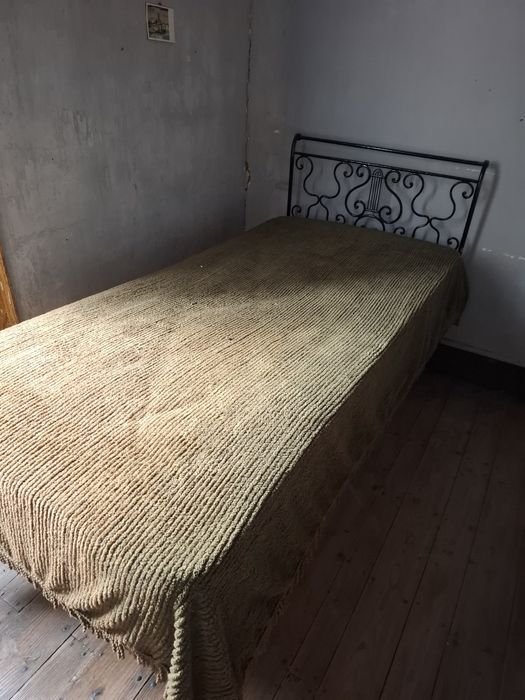 Camas em ferro em bom estado