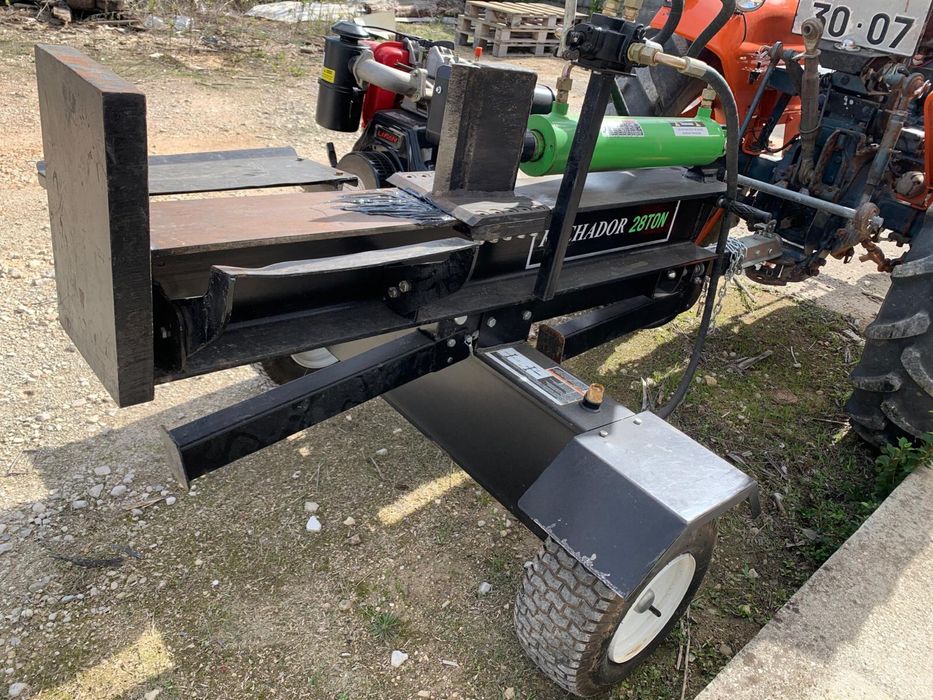 Rachador 28 toneladas Diesel - Rebocavel Auto