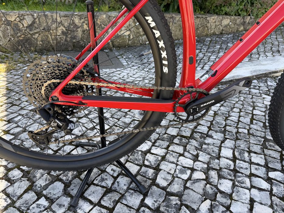 Oportunidade! Bicicleta de BTT carbono - NOVA