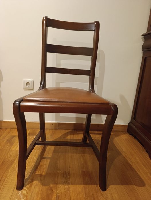 Cadeiras Madeira e Pele