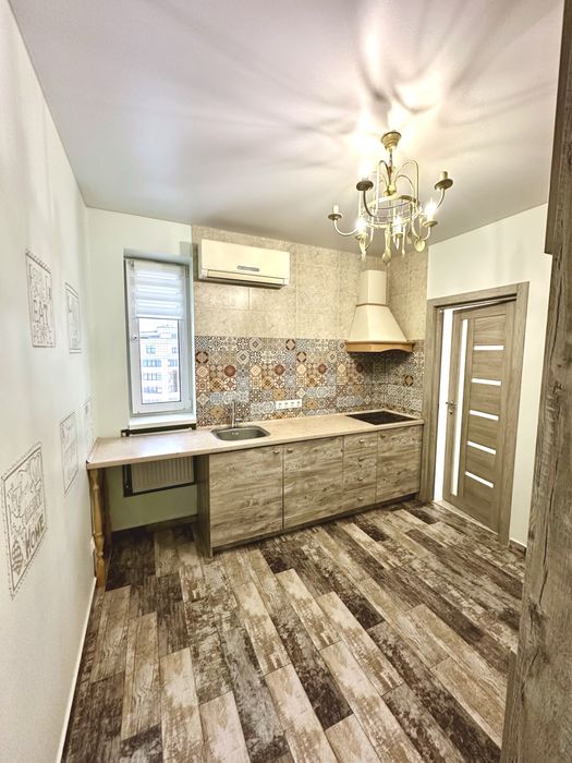 2 кімнатна квартира . Центральна частина Вишневого. Держпрограми.