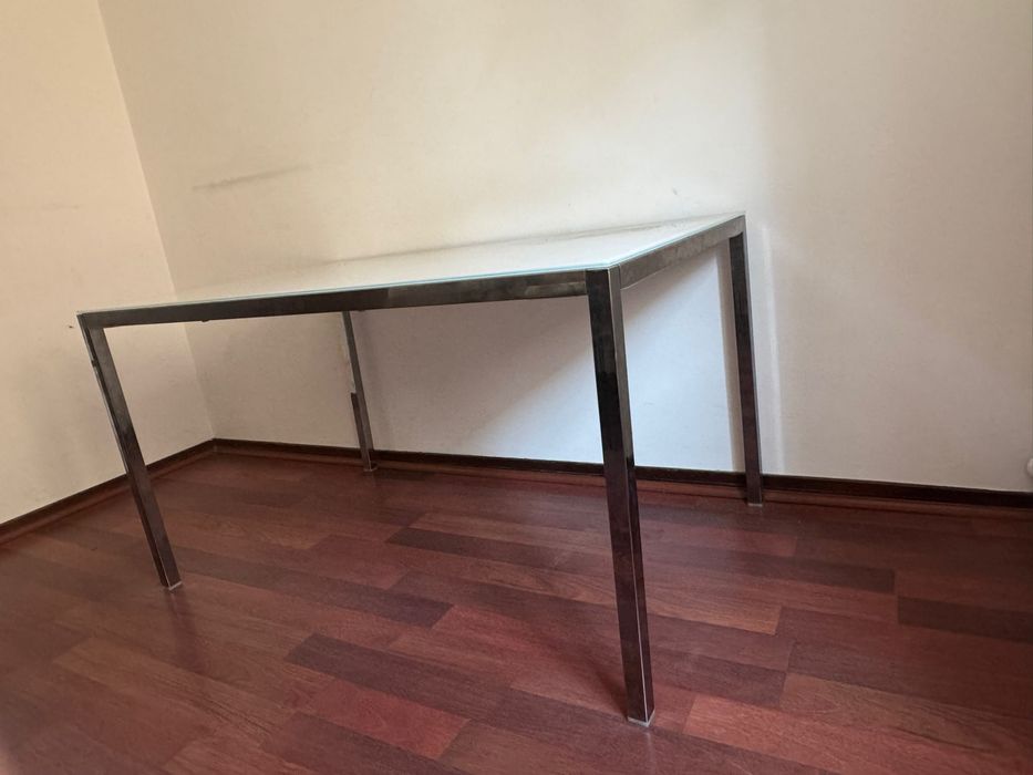Mesa IKEA metal e tampo de vidro - TORSBY