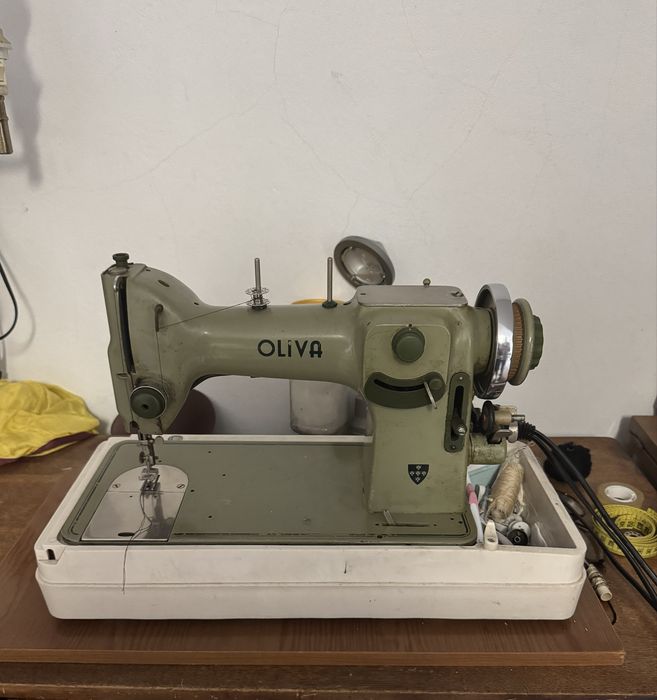 Maquina costura oliva portatil