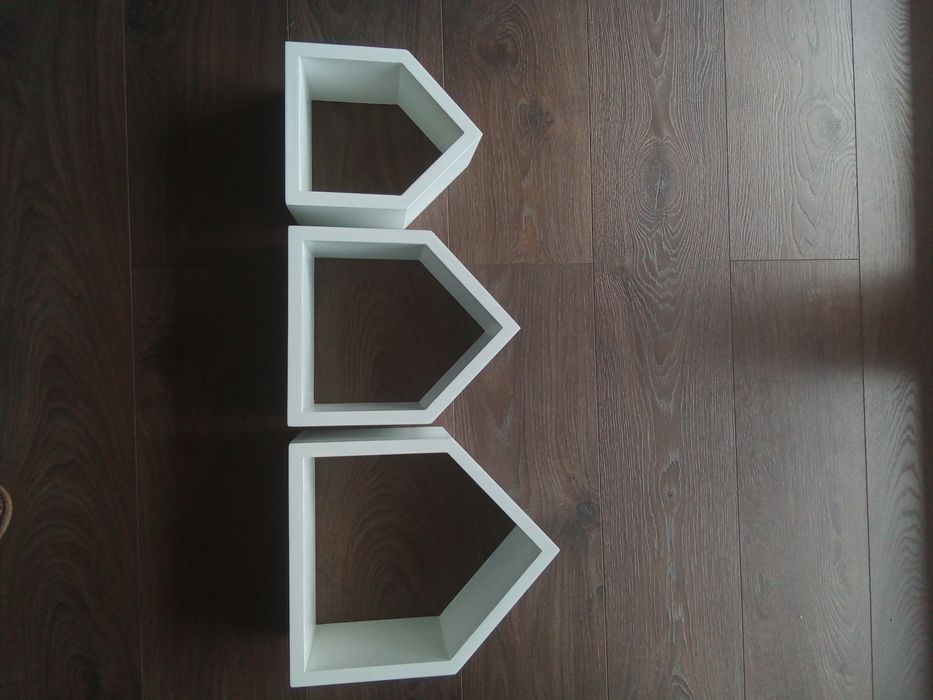 Półki w stylu domków