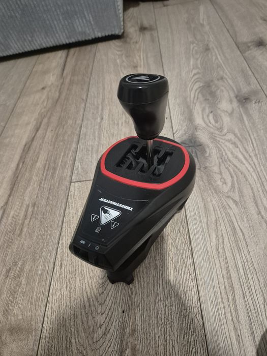 Skrzynia biegów sim racing. Thrustmaster th8s.