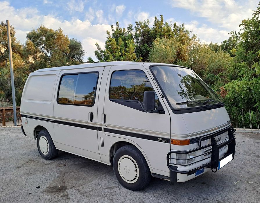 Isuzu Midi 2.2 diesel Nacional c/apenas 156.000 Km.
