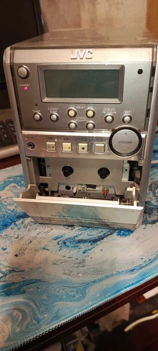 Продам музыкальный цент JVC CA-UXS 1