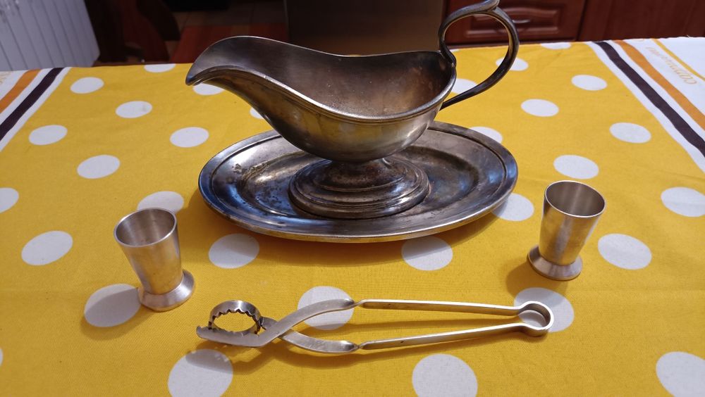 Antyczna posrebrzana sosjera