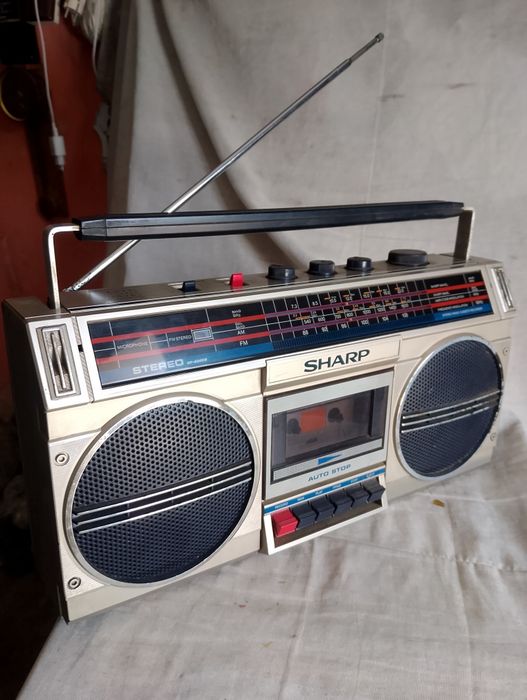 Rádio portátil, Sharp
