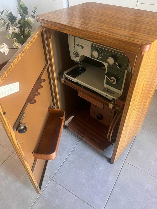 Máquina de costura antiga Oliva Matic CL500