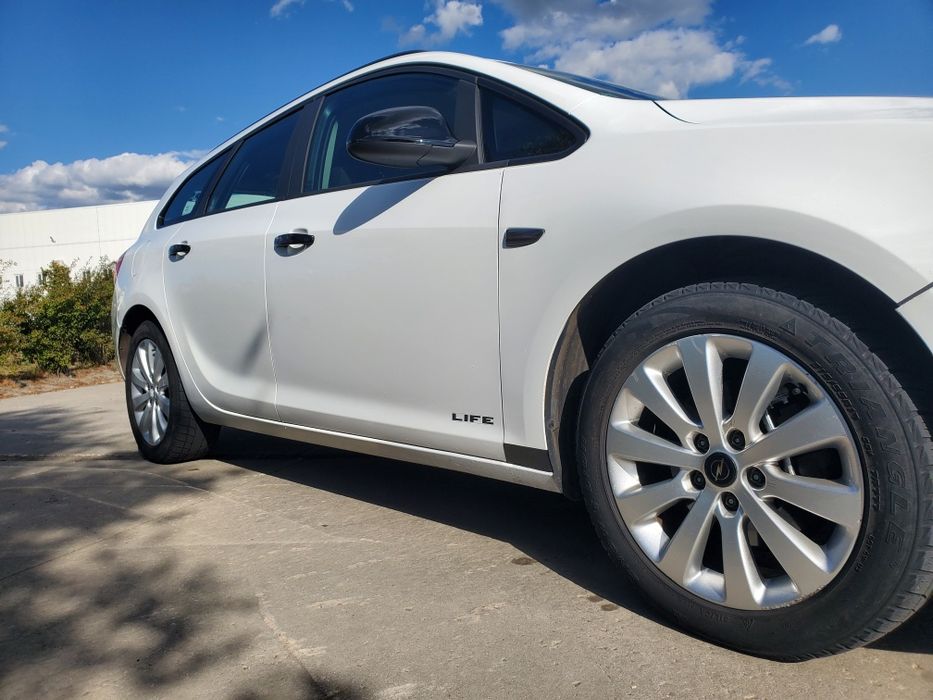 Продам Opel Astra J