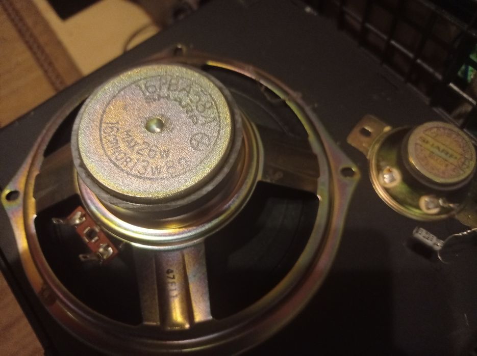 Głośniki do radiomagnetofonu Sharp GF 800