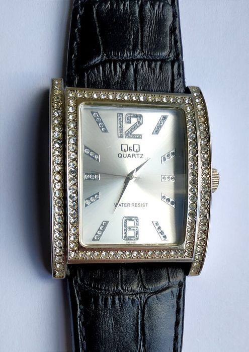 Женские часы Q&Q