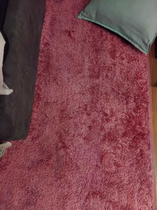 Pink carpet, 2 meters by 1.40 meters