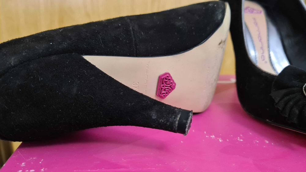 Sapatos de Salto Alto Fornarina Preto - Tam. 37