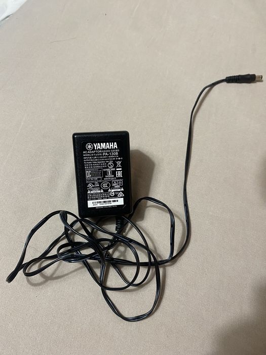 Teclado/piano Yamaha PSR-E273