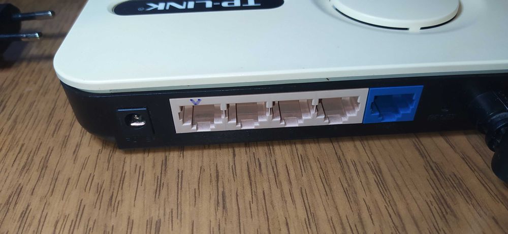 Беспроводной роутер маршрутизатор TP-LINK TL-WR340G работает один порт