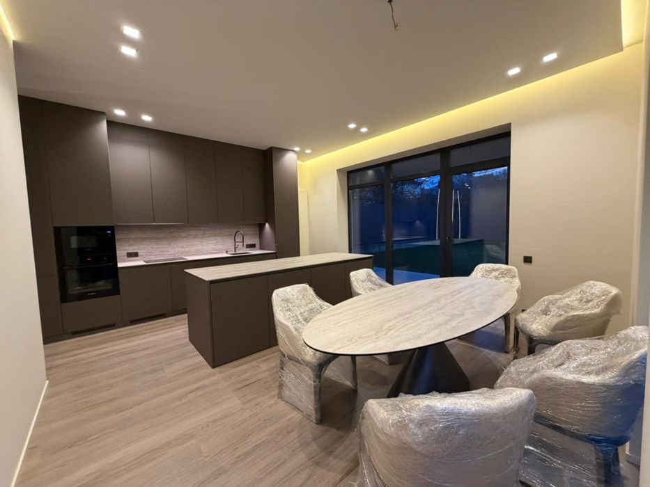 Продаж будинку в центрі.