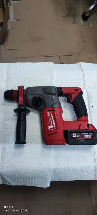 Mlotowiertarka sds Milwaukee M18 chx z baterią 5.0 Ah