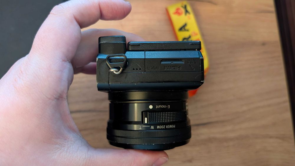 sony a6300 + 16-50mm пробіг 20152